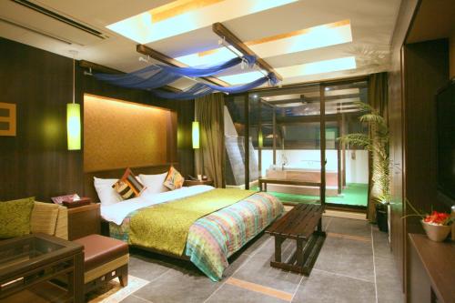 Superior Double Room image 10