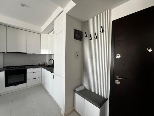 virtuve, Nova Studio Bucharest #pool&parking in Stefanestii De Jos