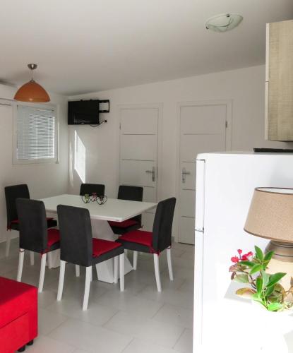 2 bedrooms, 3 beds