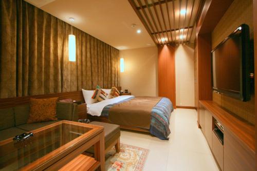 Standard Double Room image 10