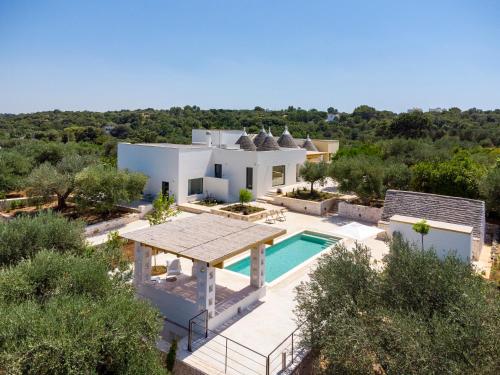 Villa Monti - Elegant Villa with Pool in Itria Valley