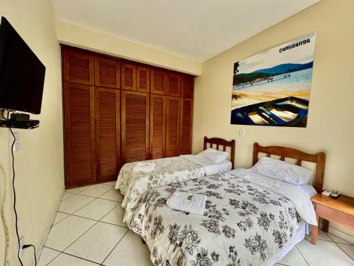 2 twin beds