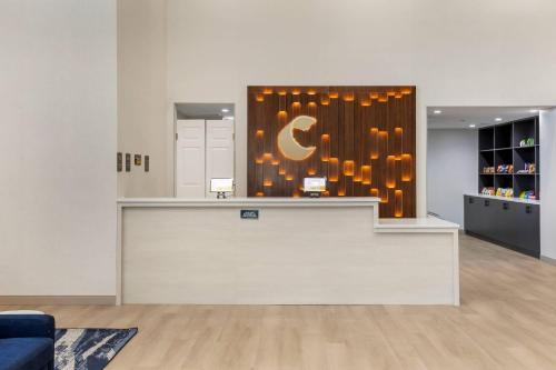 Comfort Suites Central Valley - Woodbury - image 12