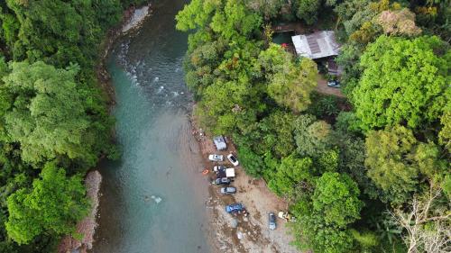 Cabaña junto al río (Cabana junto al rio) in Naranjito