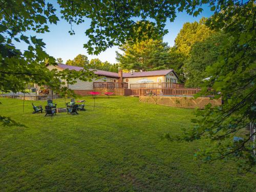 NRG Retreat Pool, Games, Theater and Rock Walls in Oak Hill (WV)