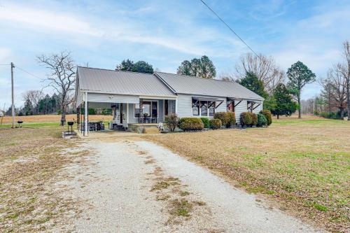 1-Acre Countryside Home in Gleason: Pets Welcome! in Dresden (TN)