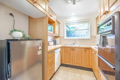 Kitchen, Conveniently Located Double Room Near Eastwood - Shared Bathroom and Kitchen in Hills District