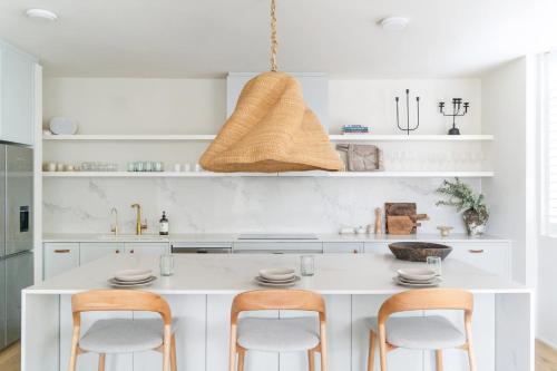 Designer Living in Darling Point with Parking in Darling Point