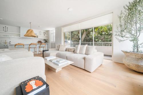 Designer Living in Darling Point with Parking in Darling Point