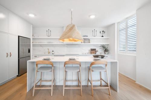 Designer Living in Darling Point with Parking in Darling Point