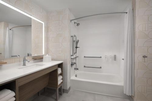 Home2 Suites by Hilton Syracuse Liverpool Airport Area - image 4