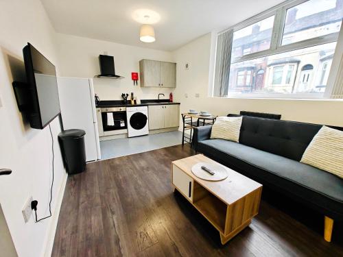 Modern 1BR Business Stay with Fast WiFi in Bury