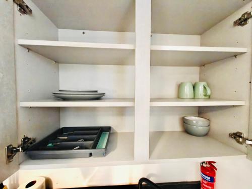 Konyha, Modern 1BR Business Stay with Fast WiFi in Bury