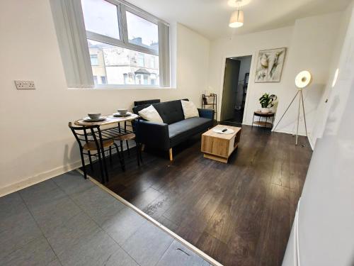 Modern 1BR Business Stay with Fast WiFi in Bury