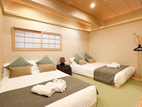 Heart Inn Double bathroom 11 guests Direct access to Kansai Airport 5min walk from the station Freewifi