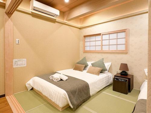 Heart Inn Double bathroom 11 guests Direct access to Kansai Airport 5min walk from the station Freewifi
