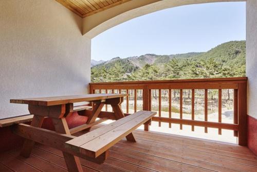 Gangneung Refreshing Pension Odaesan in Yeongok-myeon