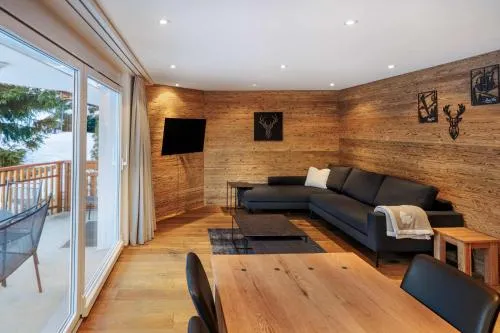 Cornelia 1 Ski-In-Out Stunning Views & Sleeps 8 in Saas-Fee, Schweiz