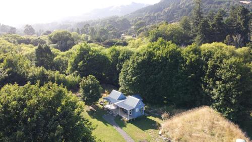 Skats, Okuti Country Cottage, a private and peaceful retreat in Little River