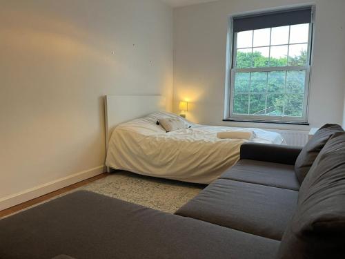 Luxurious 4 Bedroom Apartment in Heart of London - image 10
