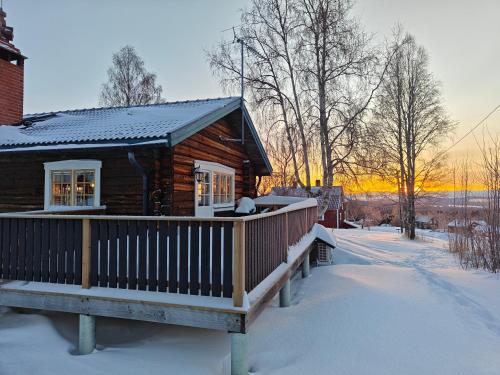 Log house with a view and sauna in Blyberg