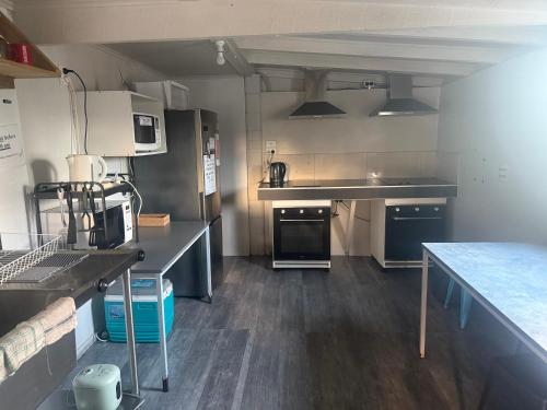 Cabins on beach road in 凯库拉