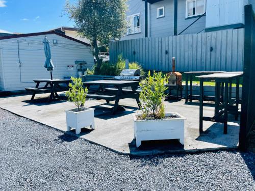 设施服务, Cabins on beach road in 凯库拉