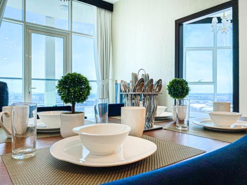 Chic Urban Escape 1BR Sleeps- 4 In Bayz-18 - image 8