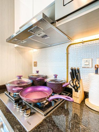 Chic Urban Escape 1BR Sleeps- 4 In Bayz-18 - image 14