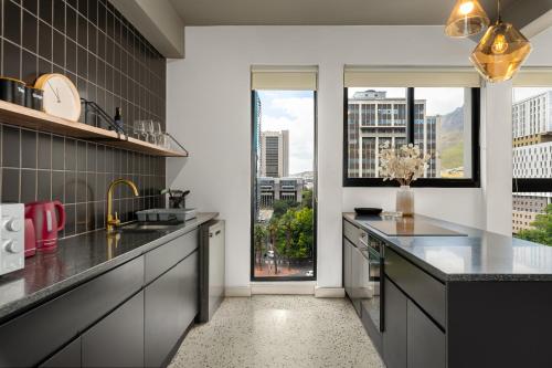 Designer CBD Retreat with Rooftop Pool and Deck - main image
