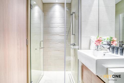 Spacious Azizi Riviera Studio - image 5