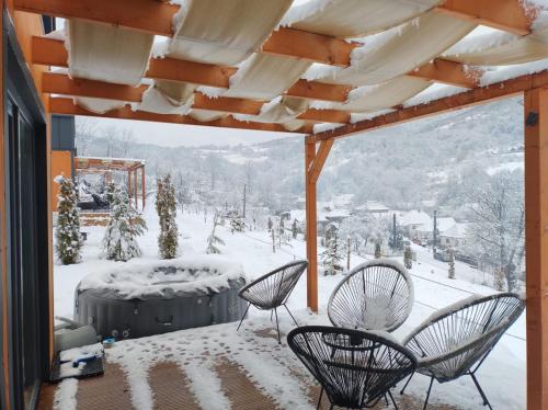 Karstais baseins, Varadeo Hill Resort in Sunksujusa