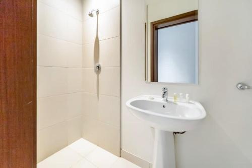 Elegant 2BR with Maids Room City Walk - image 5