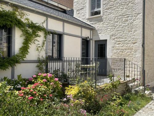 Le Clos de l'Armançon - Maisons de charme au bord de la rivière - Classé 4 étoiles (Le Clos de l'Armancon - Maisons de charme au bord de la riviere - Classe 4 etoiles) in Tonnerre