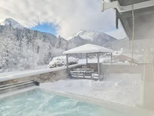 Wellness Apartment mit Sauna, Outdoor Whirlpool & Kamin in Bischofswiesen, Deutschland