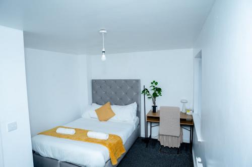 1 minute walk to Liverpool Stadium Free Private Parking, Anfield Liverpool Entire House, Liverpool (photo 7)