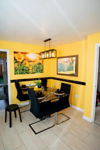 1 minute walk to Liverpool Stadium Free Private Parking, Anfield Liverpool Entire House, Liverpool (photo 4)