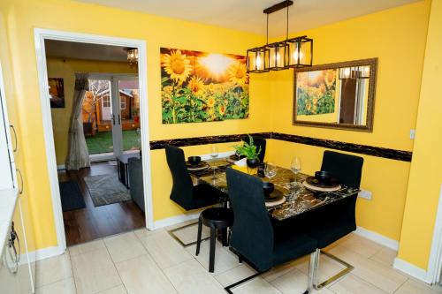 1 minute walk to Liverpool Stadium Free Private Parking, Anfield Liverpool Entire House