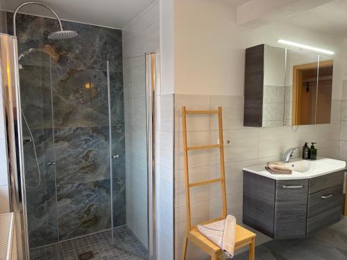 샤워실, XXL Monteur Apartment Eisenach-Hörschel (XXL Monteur Apartment Eisenach-Horschel) in 카셀