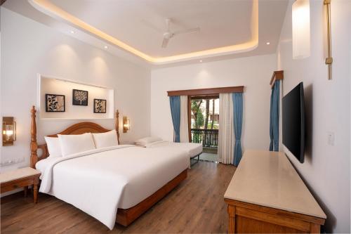 Suite, garden view, balcony, spa bathtub