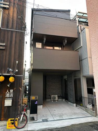 Osaka Station 3min Direct Namba 11min Direct 6min Walk to Station 4BR House