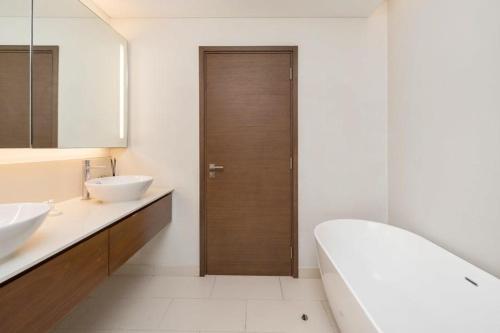 Stylish 2BR with Maids Room City Walk - image 6