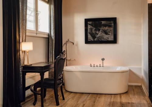 Hotel Huis van Bewaring - Bijzonder boutique hotel in historisch pand in Алмело
