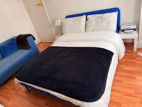 Blue Room Close To Wembley Stadium 5