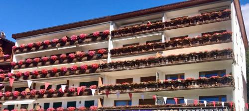 Crans center and close to the ski lifts – khách sạn tại Chermignon