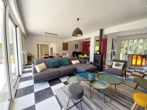 Koplietošanas atpūtas telpa ar TV, Magnifique villa 5 etoiles avec piscine privee parc 2 ha in Saint-Florent-des-Bois