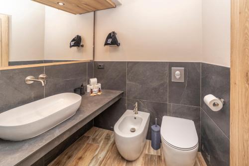 Family Room with Mountain View