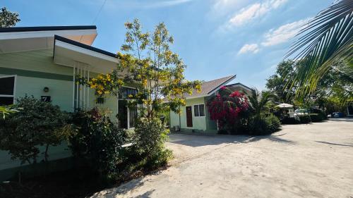 ออมทรัพย์ รีสอร์ต in วังน้อย