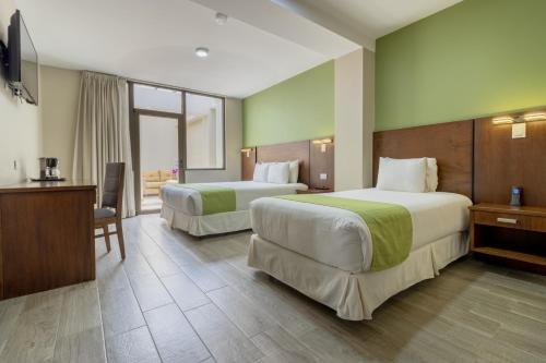 1 queen bed, 1 twin bed