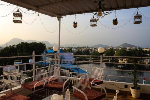 Multiple Stories, Udaipur in อุทัยปุระ